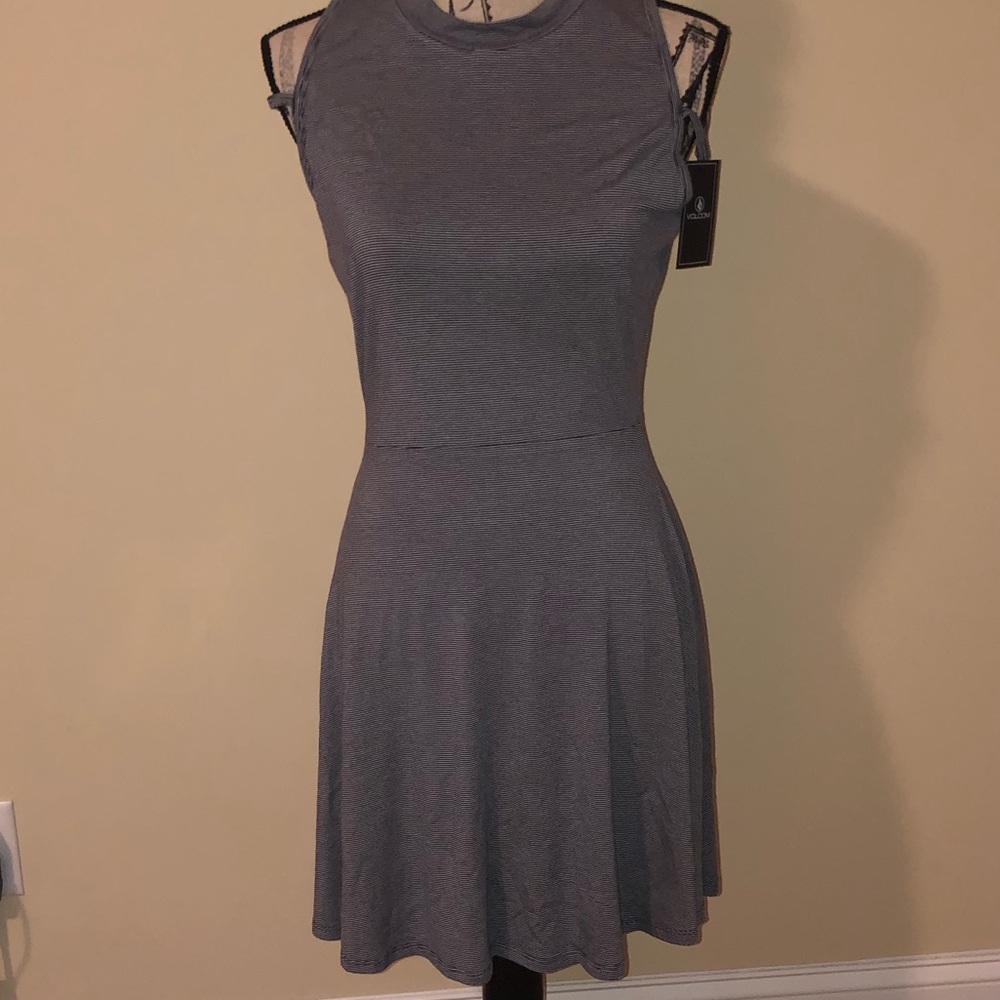 Open arms striped dress